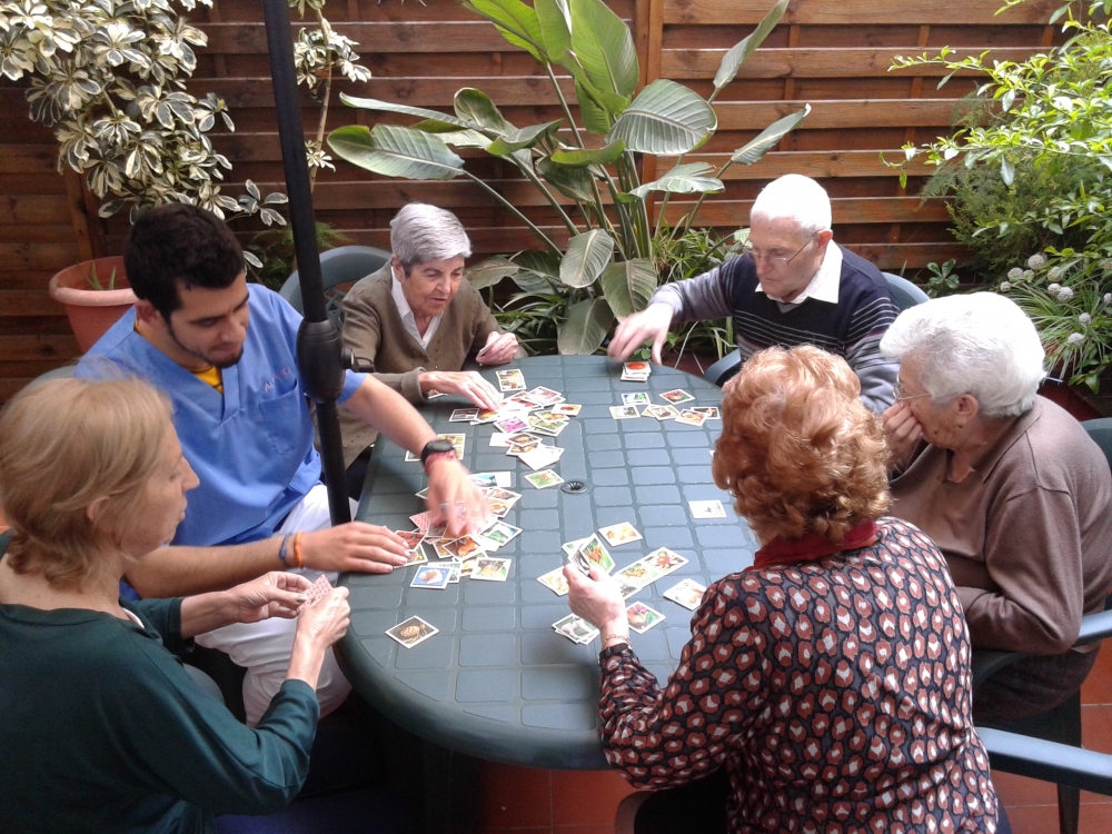 Malalts d'Alzheimer al centre Aloïs I d'AFA Baix Llobregat.