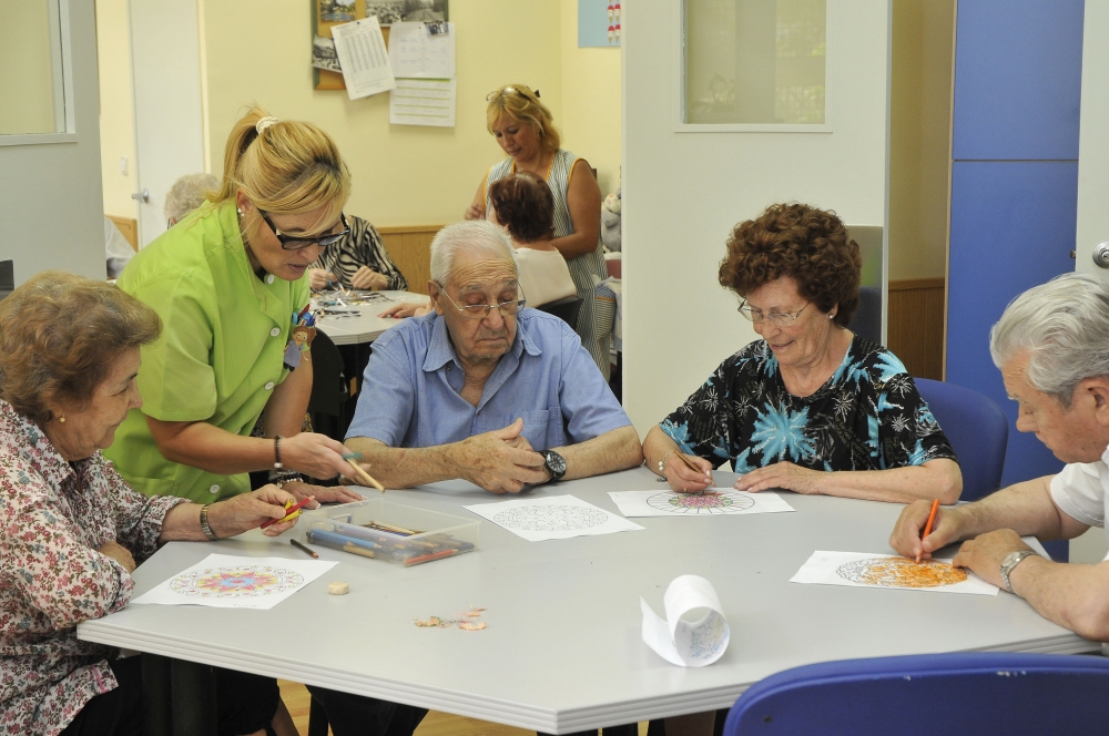 Usuaris i treballadors del Centre Alois de Cornellà.