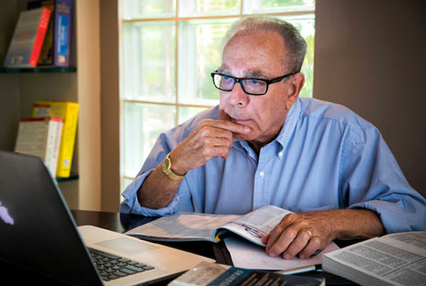 El Dr. Leslie Norins.